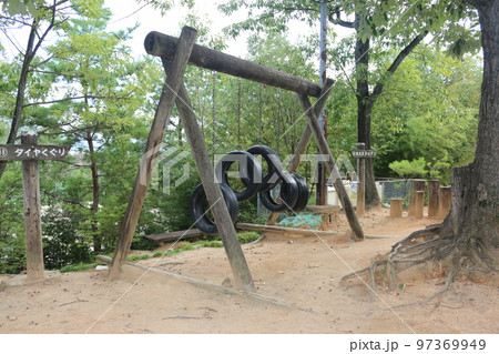 公園の遊具 公園の遊具 97369949