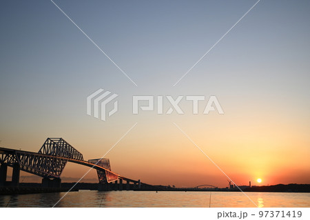 東京ゲートブリッジと夕日 東京ゲートブリッジと夕日 97371419