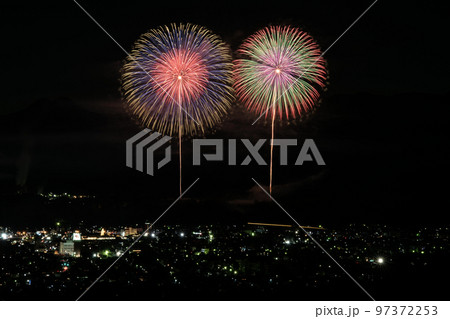 秩父夜祭　秩父ミューズパークから花火鑑賞 97372253