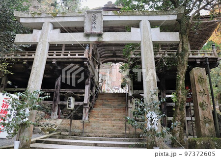 秋の鞍馬寺　由岐神社の拝殿　重要文化財　京都市　京都府 97372605