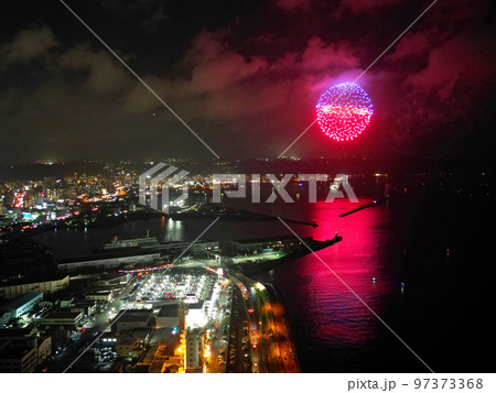鹿児島市錦江湾花火大会の空撮 97373368