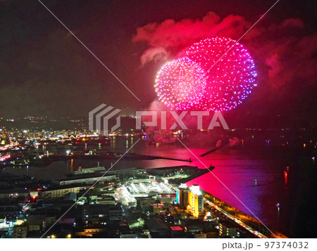 鹿児島市錦江湾花火大会の空撮 97374032