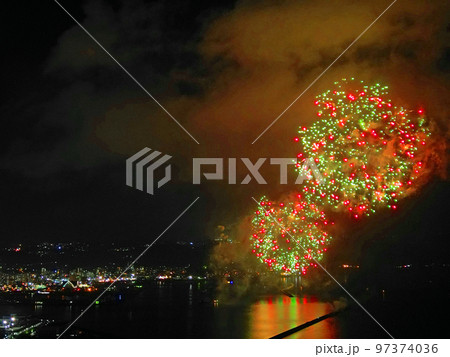 鹿児島市錦江湾花火大会の空撮 97374036