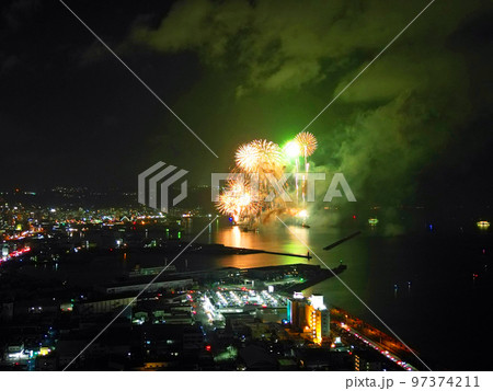 鹿児島市錦江湾花火大会の空撮 97374211