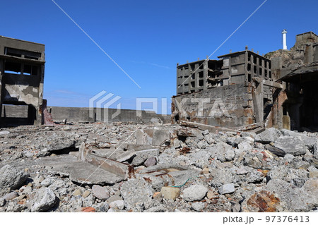 長崎県 軍艦島(端島)第2見学広場近くからの眺め 長崎県 軍艦島(端島)第2見学広場近くからの眺め 97376413