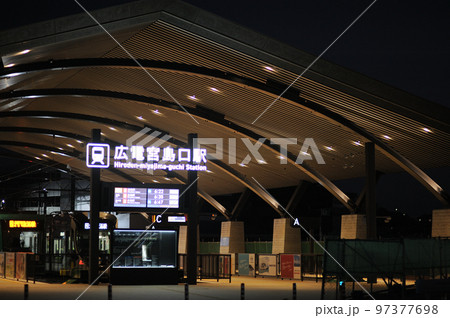 路面電車 広島電鉄 宮島口駅 路面電車 広島電鉄 宮島口駅 97377698