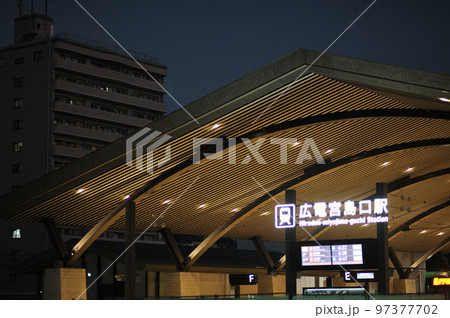 路面電車 広島電鉄 宮島口駅 路面電車 広島電鉄 宮島口駅 97377702