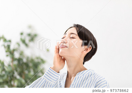 スキンケア　女性 97378662