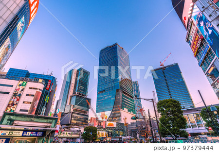 日本の東京都市景観 渋谷新風景。渋谷4棟時代幕開けへ・桜丘口再開発のビルの外観完成間近=12月16日 日本の東京都市景観 渋谷新風景。渋谷4棟時代幕開けへ・桜丘口再開発のビルの外観完成間近=12月16日 97379444