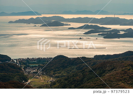 瀬戸内海の秋の風景イメージ　【岡山県　金甲山からの眺望】 97379523