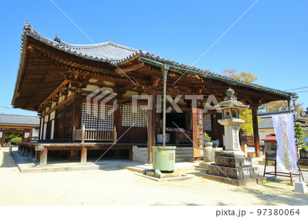 【香川県】四国霊場「第70番札所」春の本山寺(国宝本堂) 【香川県】四国霊場「第70番札所」春の本山寺(国宝本堂) 97380064