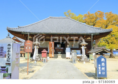 【香川県】四国霊場「第70番札所」春の本山寺（国宝本堂） 97380069
