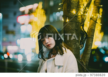 真冬のデート待ち合わせ 97380820