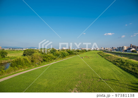 《愛知県》名古屋市　緑の矢田川河川敷 97381138