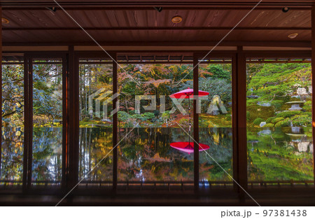 旧竹林院の紅葉（滋賀県大津市坂本） 97381438