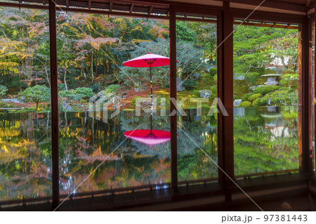 旧竹林院の紅葉（滋賀県大津市坂本） 97381443