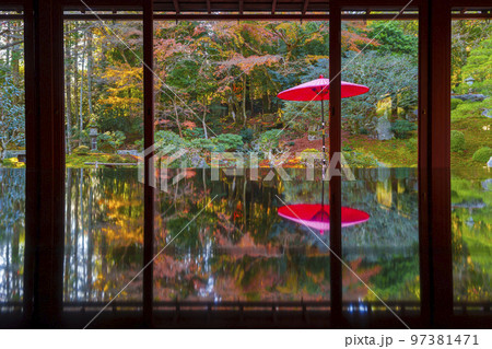 旧竹林院の紅葉(滋賀県大津市坂本) 旧竹林院の紅葉(滋賀県大津市坂本) 97381471