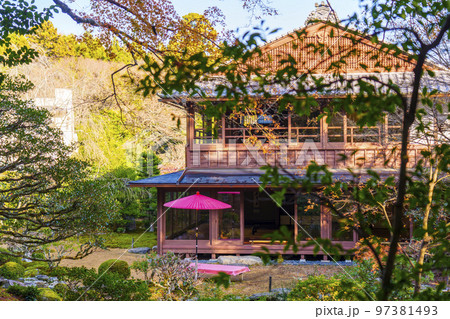 旧竹林院　美しい庭園　紅葉（滋賀県大津市坂本） 97381493