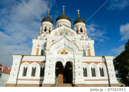 エストニアの首都タリンにあるアレクサンドル・ネフスキー大聖堂の美しい風景 97381951