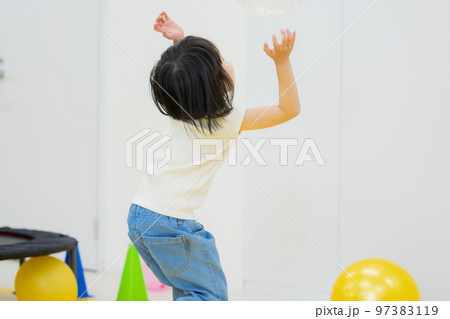 保育　運動　習い事　幼児　 97383119