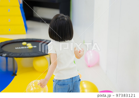 保育　運動　習い事　幼児　 97383121