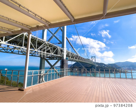 《山口県》壇ノ浦PAから眺める関門橋 《山口県》壇ノ浦PAから眺める関門橋 97384208