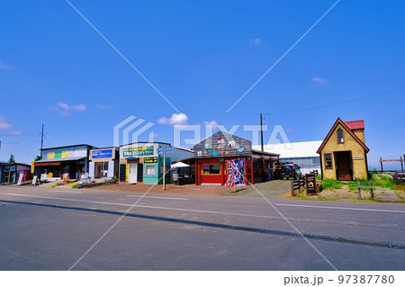 夏の北海道美瑛町「北西の丘展望公園 売店」 97387780