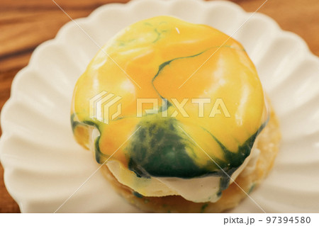 Mango Entremet 97394580