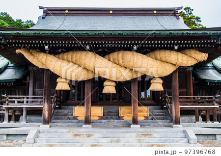 福岡県 宮地嶽神社　～拝殿と大注連縄～ 97396768