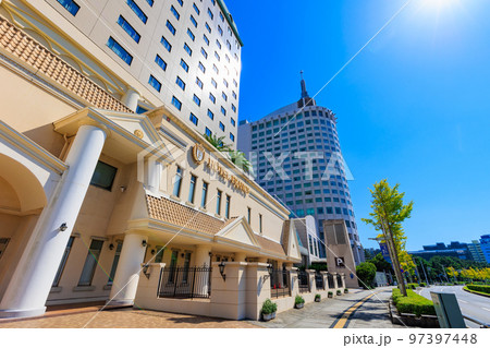 千葉県千葉市　美浜区　幕張新都心の都市風景　メッセ大通り沿いのホテル 97397448