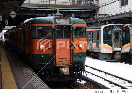 終焉近い信越本線115系（湘南色：快速） 97399998