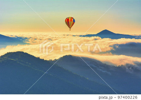 北海道の美しい雲海風景 北海道の美しい雲海風景 97400226