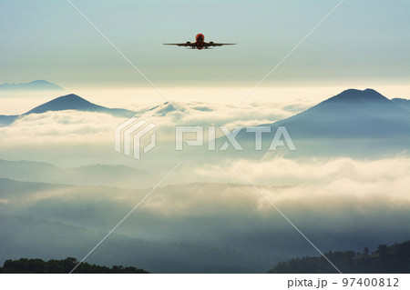 北海道の美しい雲海風景 97400812