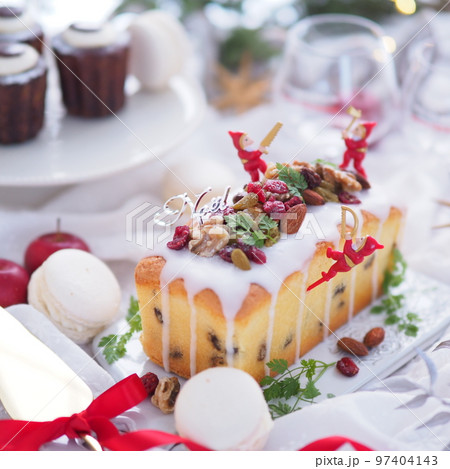 クリスマスケーキ  ナッツとフルーツのパウンドケーキ 97404143
