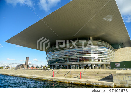 デンマークの首都コペンハーゲンにあるオペラハウスの美しい風景 97405678
