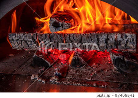 かまどの薪と炎　 red flame from a wood burning furnace 97406941