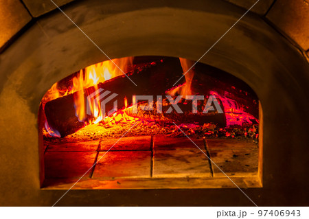 かまどの薪と炎 red flame from a wood burning furnace かまどの薪と炎 red flame from a wood burning furnace 97406943