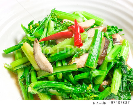 中国家庭料理・芦笋菜筧（アスパラ菜と椎茸の中華炒め） 97407387