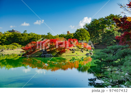 栗林公園　秋の紅葉が最高 97407432