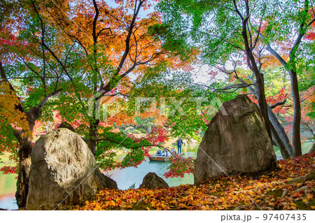 栗林公園　秋の紅葉が最高 97407435