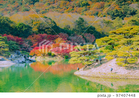 栗林公園　秋の紅葉が最高 97407448