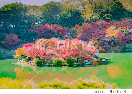 栗林公園　秋の紅葉が最高 97407449
