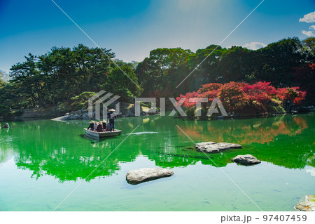 栗林公園　秋の紅葉が最高 97407459