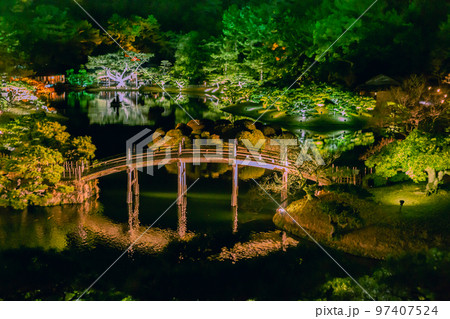 栗林公園　秋のライトアップ紅葉が最高 97407524