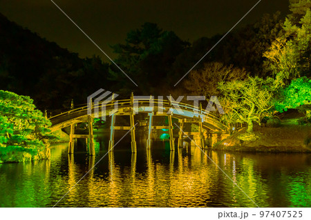 栗林公園 秋のライトアップ紅葉が最高 栗林公園 秋のライトアップ紅葉が最高 97407525