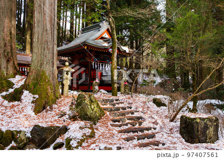 埼玉奥秩父の冬　三峯神社　摂末社 97407561