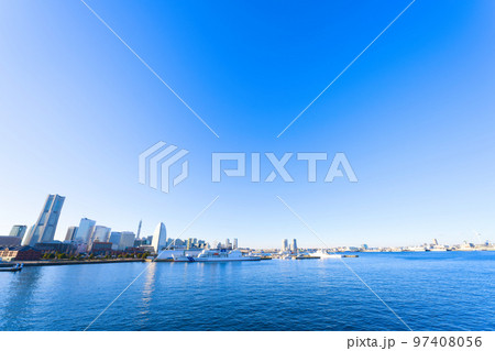 【神奈川県】1月・青空の横浜みなとみらい 97408056