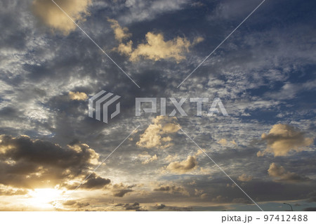夕暮れの空 97412488