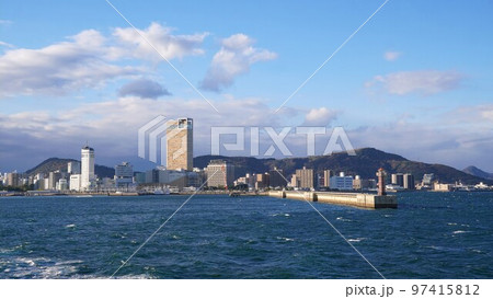 サンポート高松より出航した直島行フェリーの風景3 サンポート高松より出航した直島行フェリーの風景3 97415812