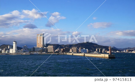 サンポート高松より出航した直島行フェリーの風景4 サンポート高松より出航した直島行フェリーの風景4 97415813